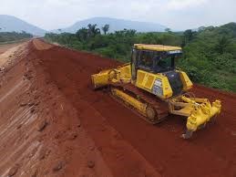 Obra de terraplenagem — Locação de taludes